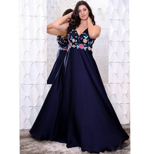 vestido de festa estampado plus size