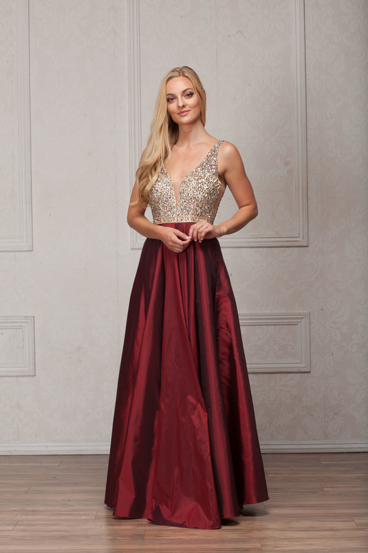 vestido marsala com pedrarias