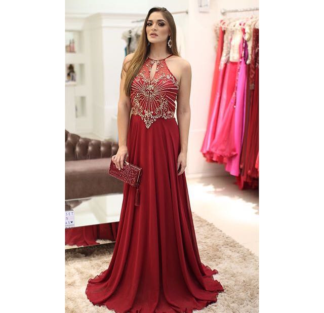 vestido de festa dourado com marsala