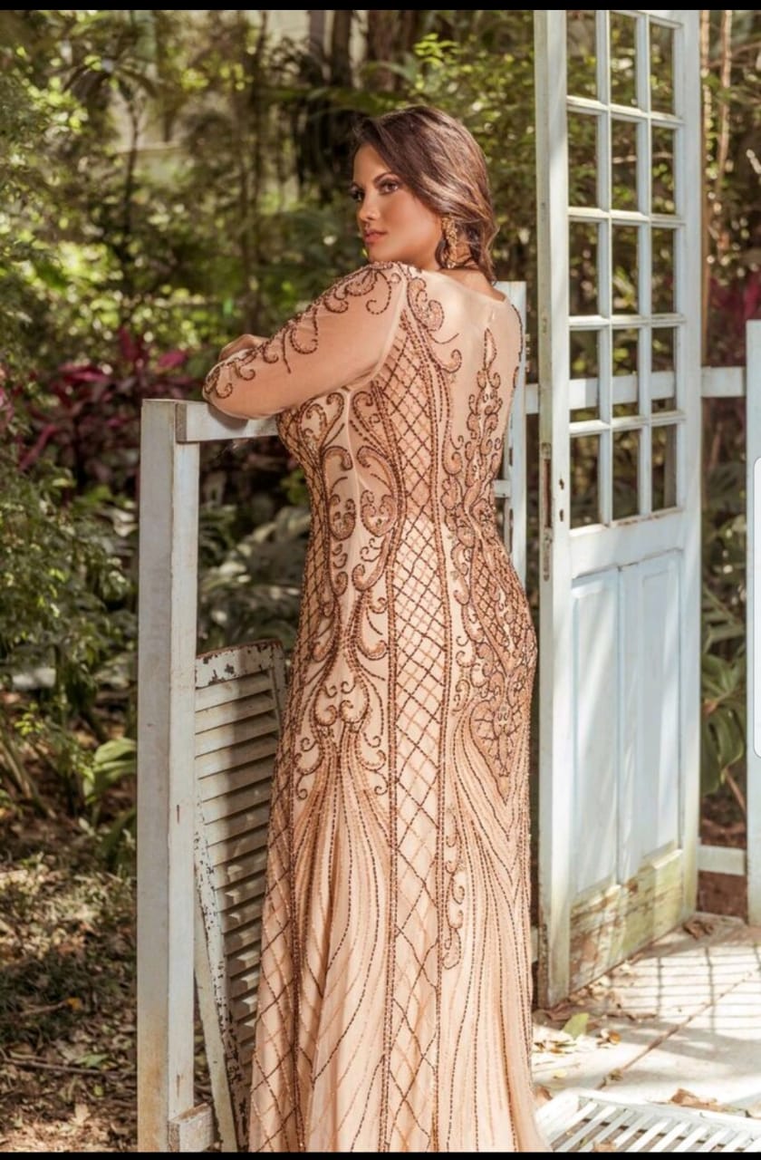 Vestido de festa dourado longo sales plus size