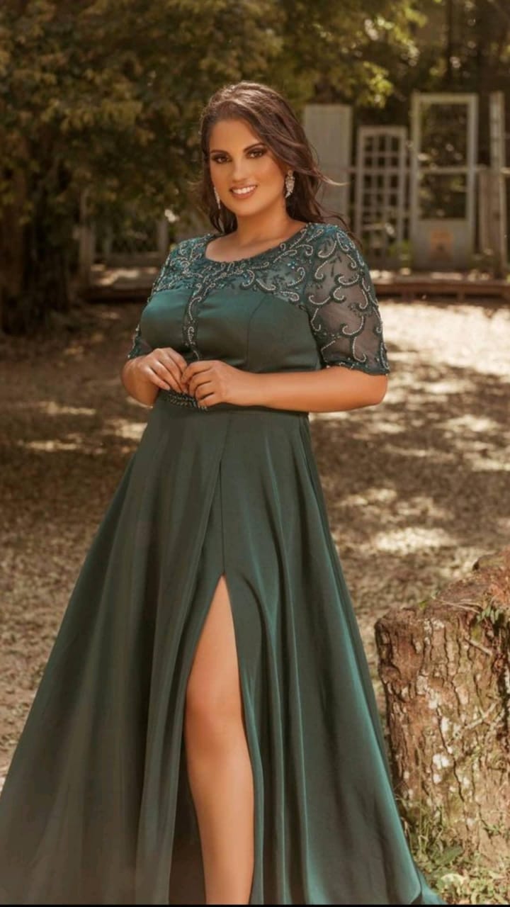 Vestido plus size verde escuro com manga – Aluguel de Vestidos de